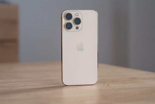 Apple iPhone 13 Pro, 1TB, Gold - Unlocked (Renewed) - Image 5
