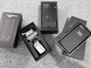 BlackBerry KEY2 - 64GB / 128GB 6GB RAM- microSDXC - QWERTY - Black (Unlocked)