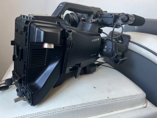 Sony HXC-D70K CMOS HD Camera with Viewfinder and Fujinon ZA17x Lens w/ 2x Ext.