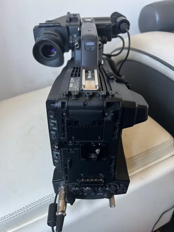 Sony HXC-D70K CMOS HD Camera with Viewfinder and Fujinon ZA17x Lens w/ 2x Ext.