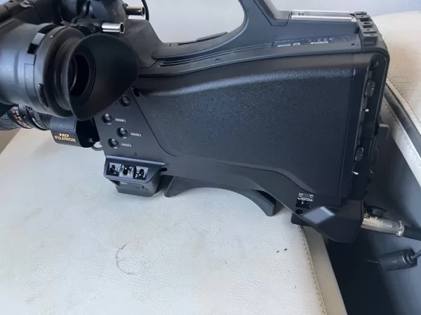 Sony HXC-D70K CMOS HD Camera with Viewfinder and Fujinon ZA17x Lens w/ 2x Ext.