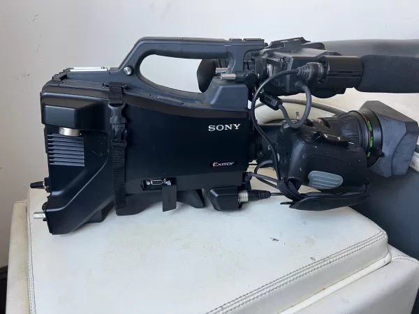 Sony HXC-D70K CMOS HD Camera with Viewfinder and Fujinon ZA17x Lens w/ 2x Ext.