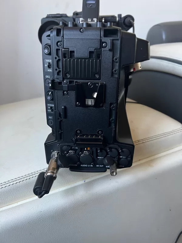 Sony HXC-D70K CMOS HD Camera with Viewfinder and Fujinon ZA17x Lens w/ 2x Ext.